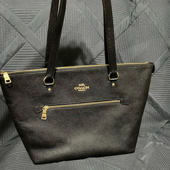 Coach Handbags - EUC CUTE LARGE COACH TOTE 15x12